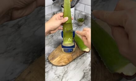 Just mix Aloe vera with Vaseline and you will be amazed!! #beautyhacks #skincaretips