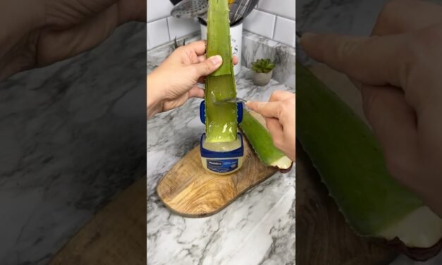 Just mix Aloe vera with Vaseline and you will be amazed!! #beautyhacks #skincaretips