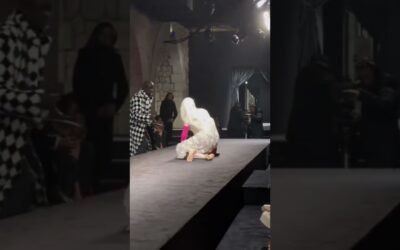 Doja Cat getting up to help the Model that fell at the Valentino Couture show in Paris