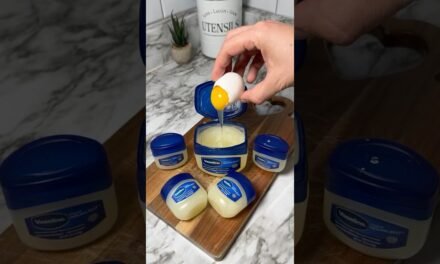 Vaseline and Egg: The Anti-Aging Trick That Works! #lifehacks #homehacks #skincaretips
