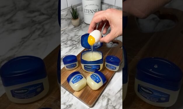Vaseline and Egg: The Anti-Aging Trick That Works! #lifehacks #homehacks #skincaretips