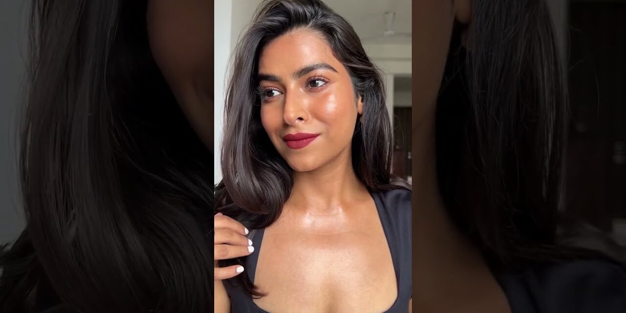 Glass skin glow & celebrities like dewy glow makeup look. Transparent highlighter without glitters.