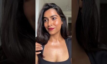 Glass skin glow & celebrities like dewy glow makeup look. Transparent highlighter without glitters.