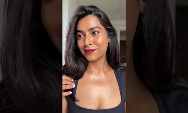 Glass skin glow & celebrities like dewy glow makeup look. Transparent highlighter without glitters.