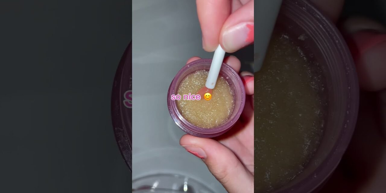 homemade lip scrub! #lipscrubs #skincare #makeup #preppy #aesthetic #grwm #lipbalm #lipproducts