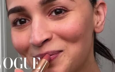 The Weird Way Alia Bhatt Applies Her Lipstick