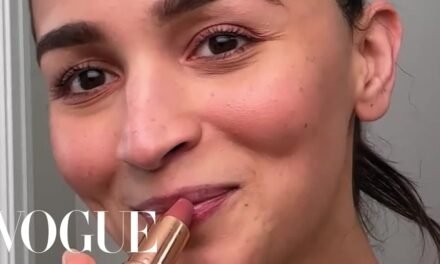 The Weird Way Alia Bhatt Applies Her Lipstick