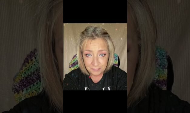 Get your free #seint #colormatch & discover beauty for every age