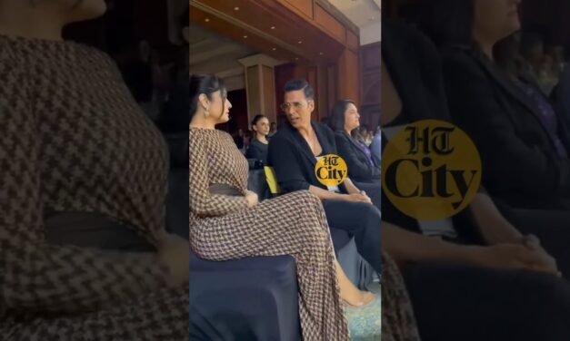 Gupshup between #akshaykumar & #raveenatandon as they catch up at an event #shorts