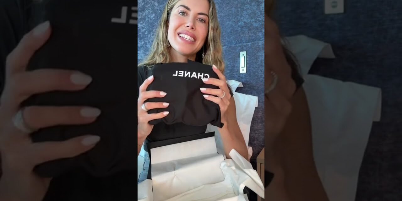 Such a beauty and easy to match #chanelbagunboxing… #Shorts #marthagraeff