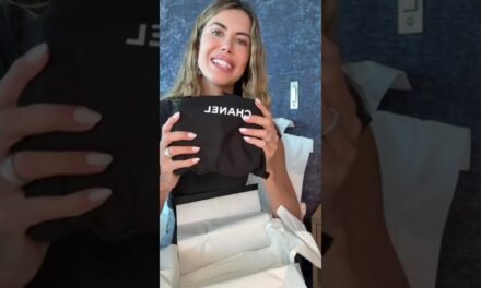 Such a beauty and easy to match #chanelbagunboxing… #Shorts #marthagraeff